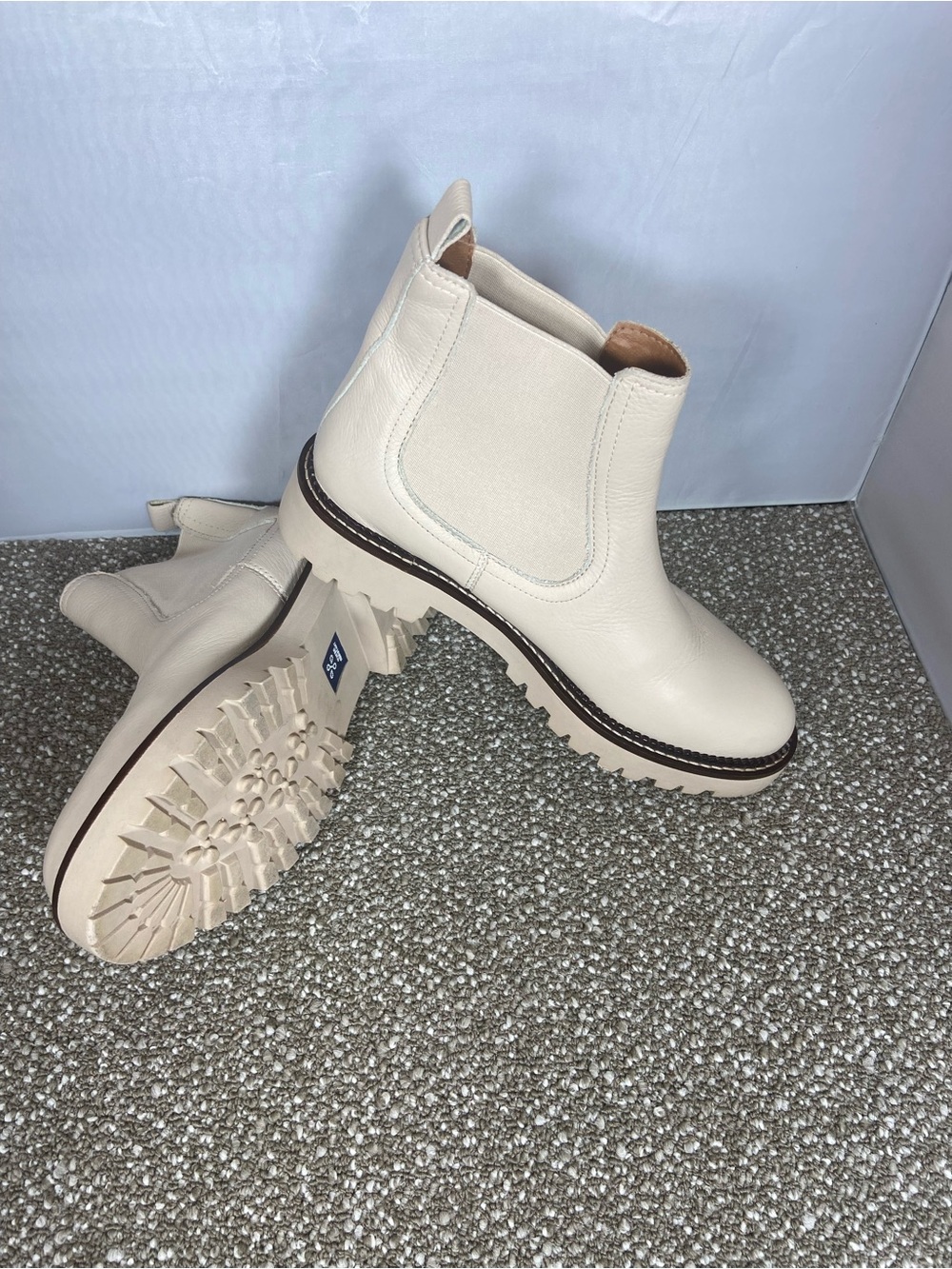 Caslon Miller Boots/Shoes Color Cream Sizes 9. Chunky, Chelsea Boots, Ankle. - Picture 6 of 7